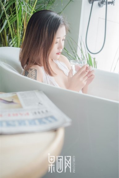 千山暮雪，只影为谁去。“华体会网页版登录